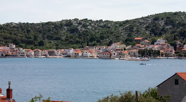 1-Zimmer-Ferienwohnung mit Terrasse und Meerblick Tisno,