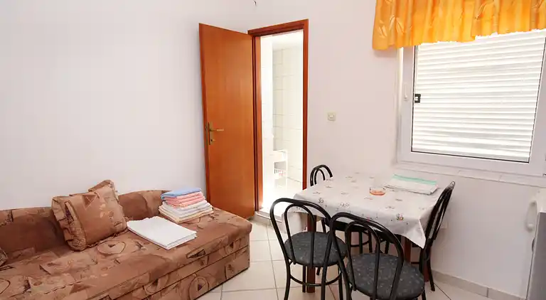 1-Zimmer-Ferienwohnung mit Terrasse und Meerblick Tisno,