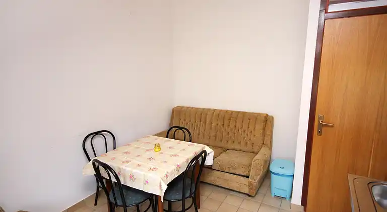2-Zimmer-Ferienwohnung mit Terrasse und Meerblick Tisno,