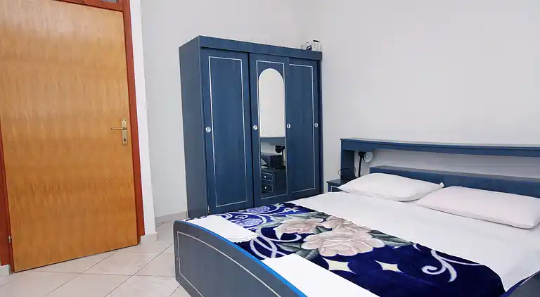 2-Zimmer-Ferienwohnung mit Terrasse und Meerblick Tisno,