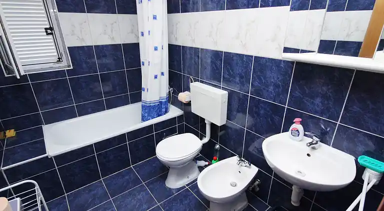 2-Zimmer-Ferienwohnung mit Terrasse und Meerblick Tisno,