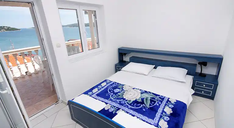 1-Zimmer-Ferienwohnung mit Terrasse und Meerblick Tisno,