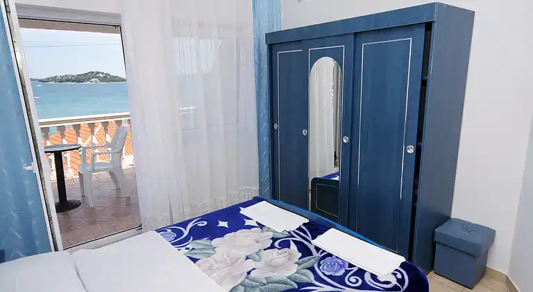 2-Zimmer-Ferienwohnung mit Terrasse und Meerblick Tisno,