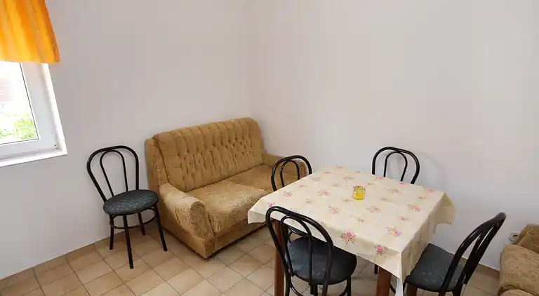 2-Zimmer-Ferienwohnung mit Terrasse und Meerblick Tisno,
