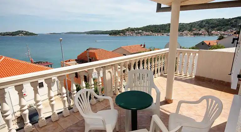 1-Zimmer-Ferienwohnung mit Terrasse und Meerblick Tisno,