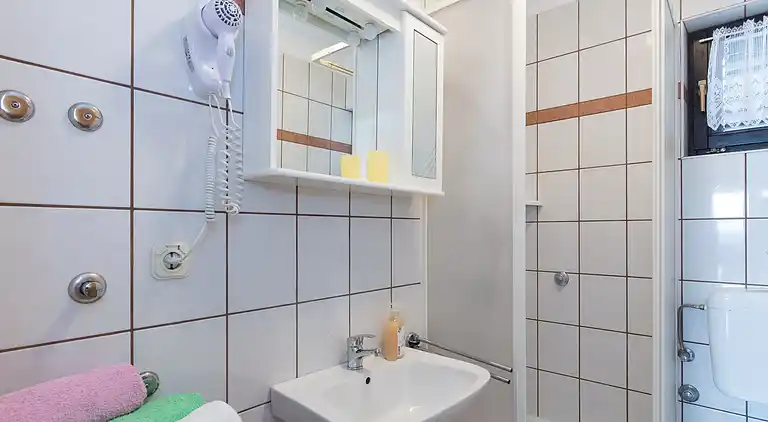 2-Zimmer-Ferienwohnung mit Klima Punat, Krk (A-5345-a)