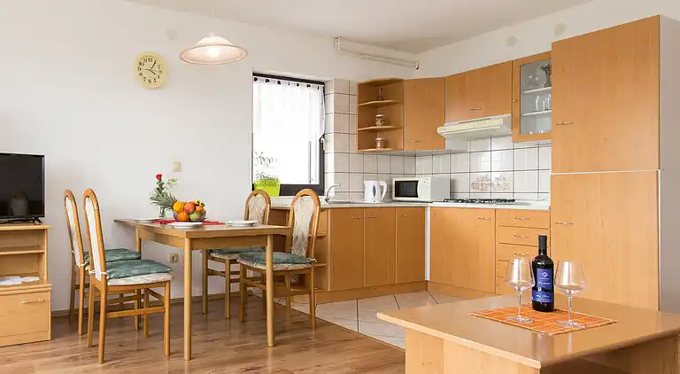 2-Zimmer-Ferienwohnung mit Klima Punat, Krk (A-5345-a)