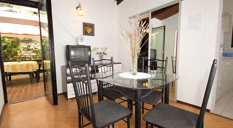 2-Zimmer-Ferienwohnung mit Terrasse Artatore, Losinj