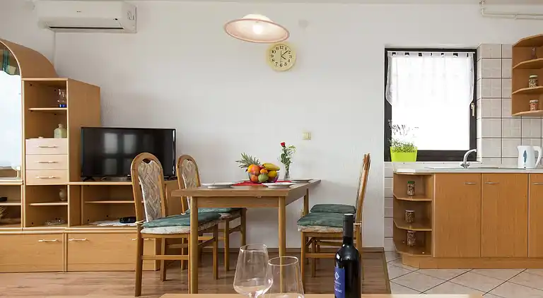 2-Zimmer-Ferienwohnung mit Klima Punat, Krk (A-5345-a)