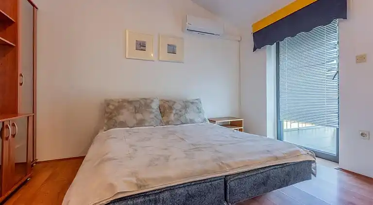 Comfortable and spacious house with terrace and sea view