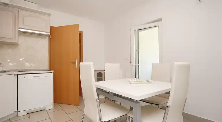 2-Zimmer-Ferienwohnung mit Terrasse Pinezici, Krk (A-5464-b)