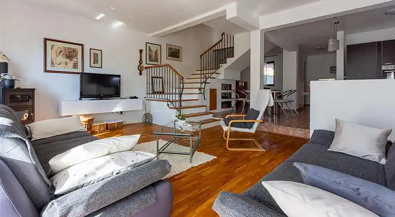 Comfortable and spacious house with terrace and sea view