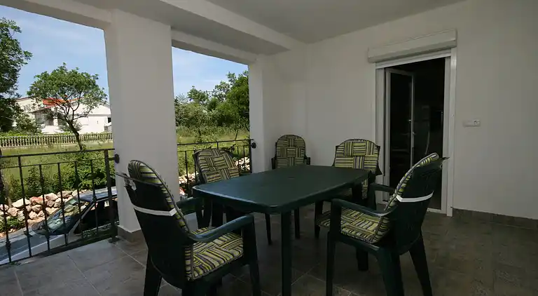 2-Zimmer-Ferienwohnung mit Terrasse Pinezici, Krk (A-5464-b)