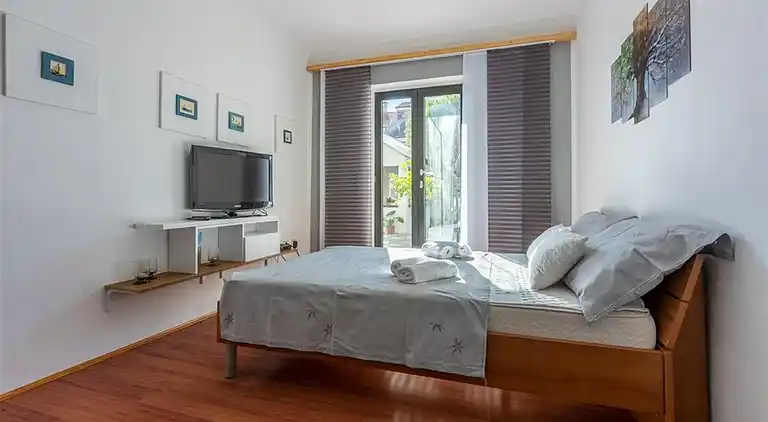 Comfortable and spacious house with terrace and sea view