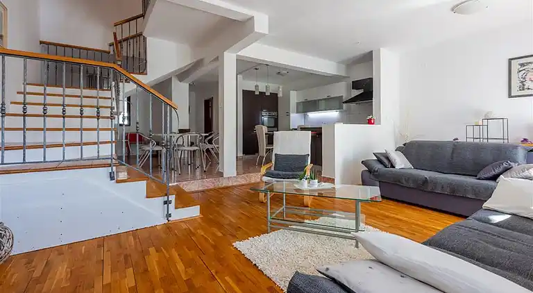 Comfortable and spacious house with terrace and sea view