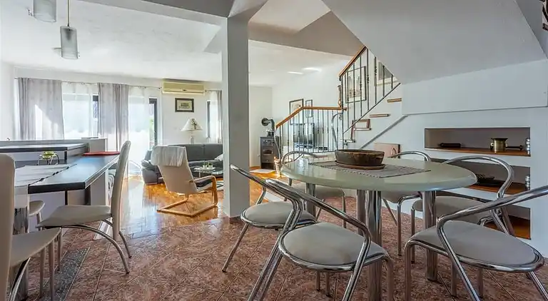 Comfortable and spacious house with terrace and sea view