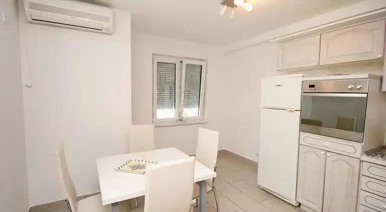 2-Zimmer-Ferienwohnung mit Terrasse Pinezici, Krk (A-5464-b)