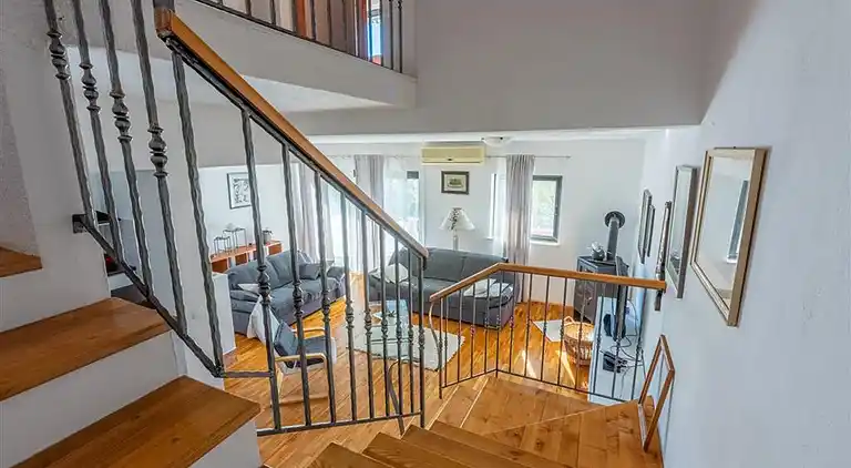 Comfortable and spacious house with terrace and sea view