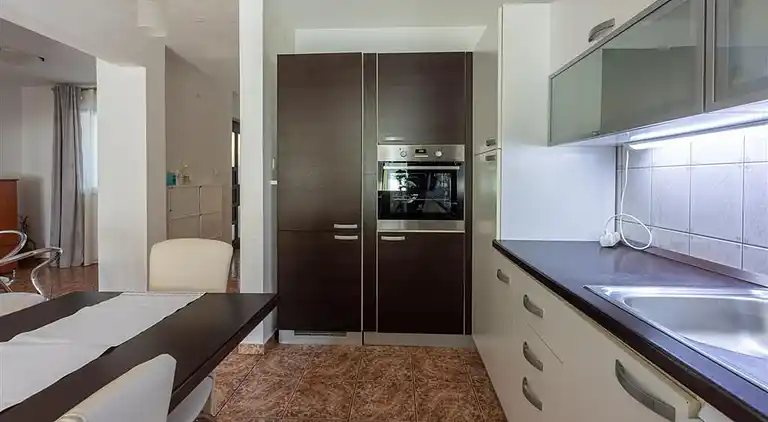 Comfortable and spacious house with terrace and sea view