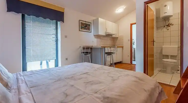 Comfortable and spacious house with terrace and sea view