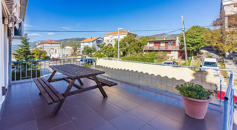 Comfortable and spacious house with terrace and sea view