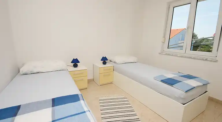 2-Zimmer-Ferienwohnung mit Terrasse Pinezici, Krk (A-5464-b)