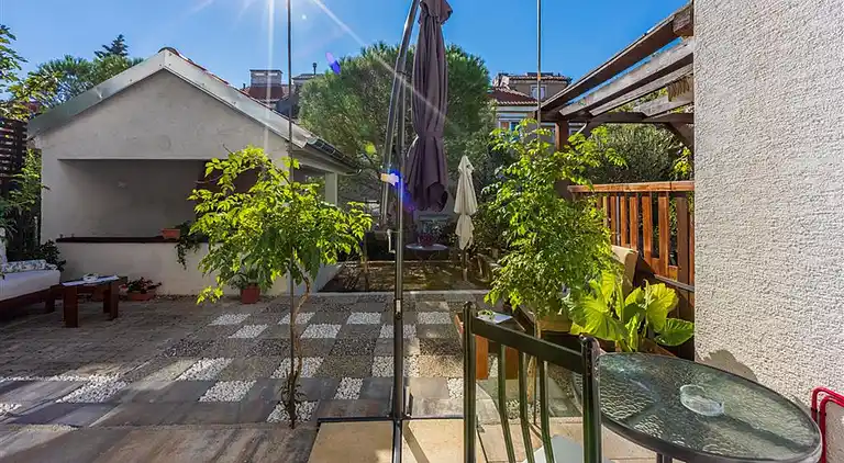 Comfortable and spacious house with terrace and sea view