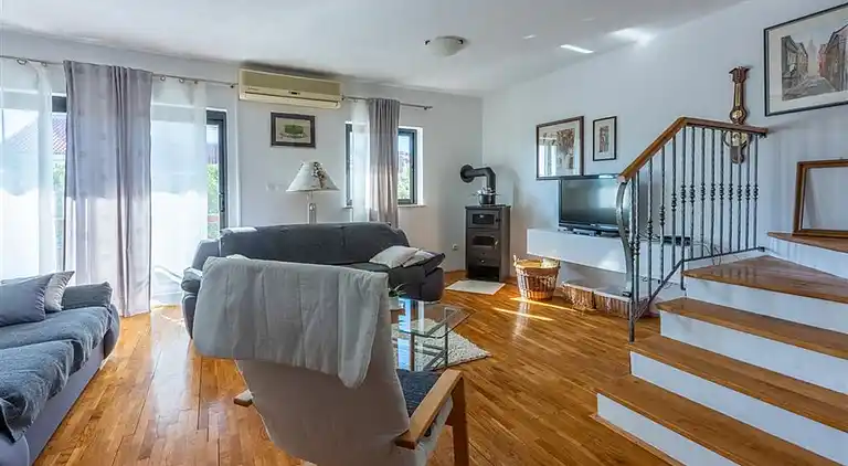 Comfortable and spacious house with terrace and sea view