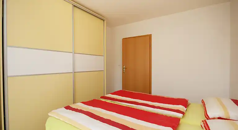 2-Zimmer-Ferienwohnung mit Terrasse Pinezici, Krk (A-5464-b)