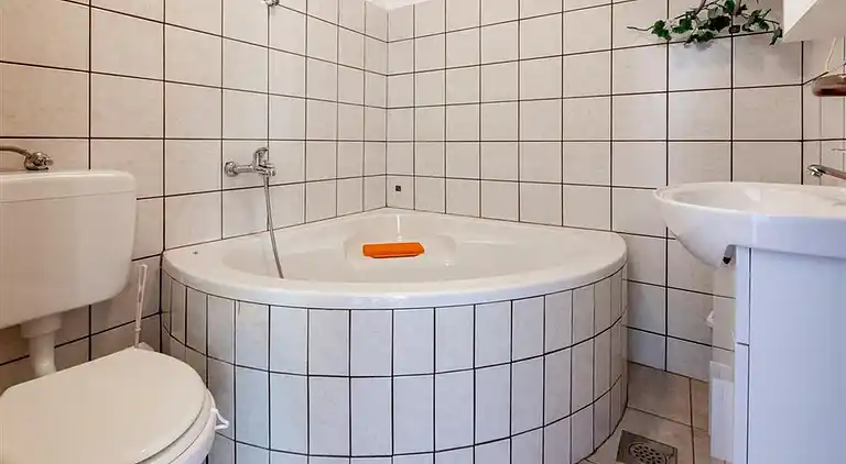 Comfortable and spacious house with terrace and sea view