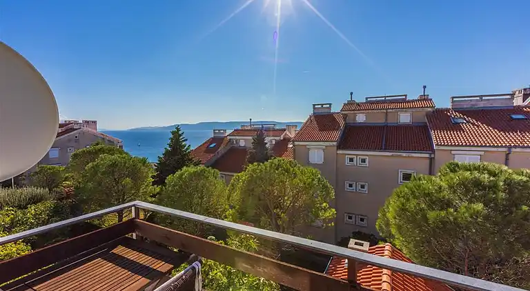 Comfortable and spacious house with terrace and sea view