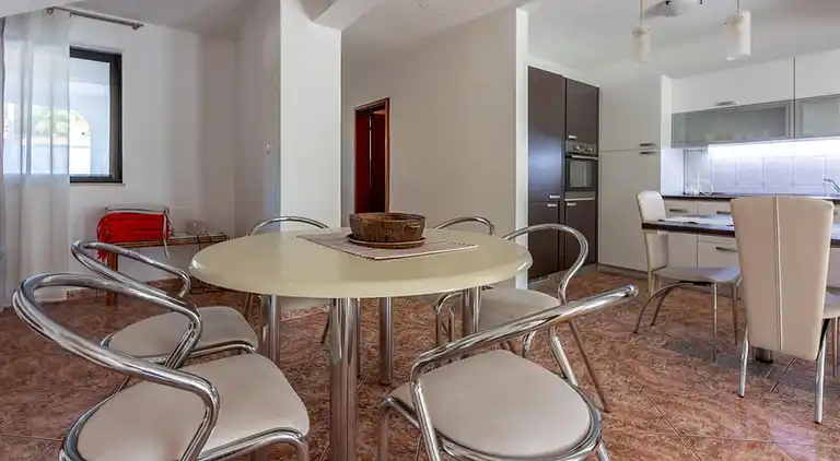 Comfortable and spacious house with terrace and sea view