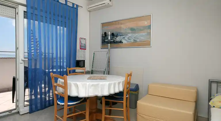Studio flat with terrace and sea view Dramalj, Crikvenica