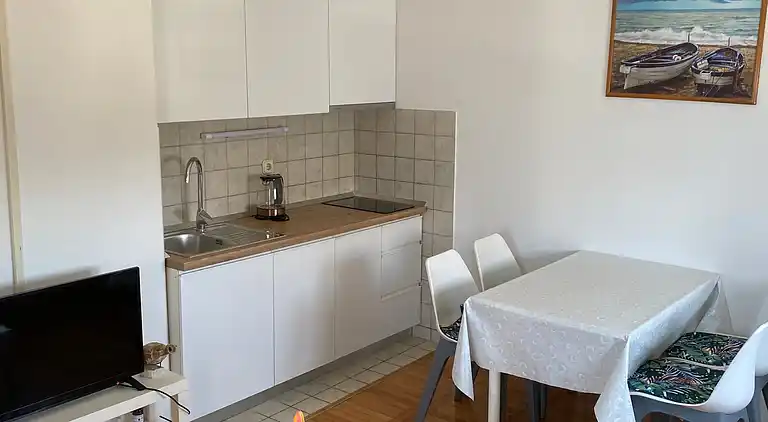 1-Zimmer-Ferienwohnung am Strand Kozino, Zadar (A-5803-c)