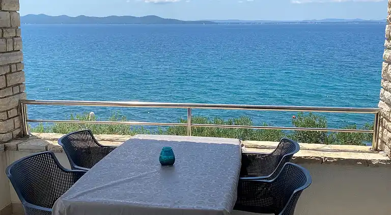 1-Zimmer-Ferienwohnung am Strand Kozino, Zadar (A-5803-c)