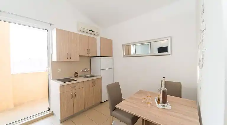 Studio flat with balcony and sea view Privlaka, Zadar