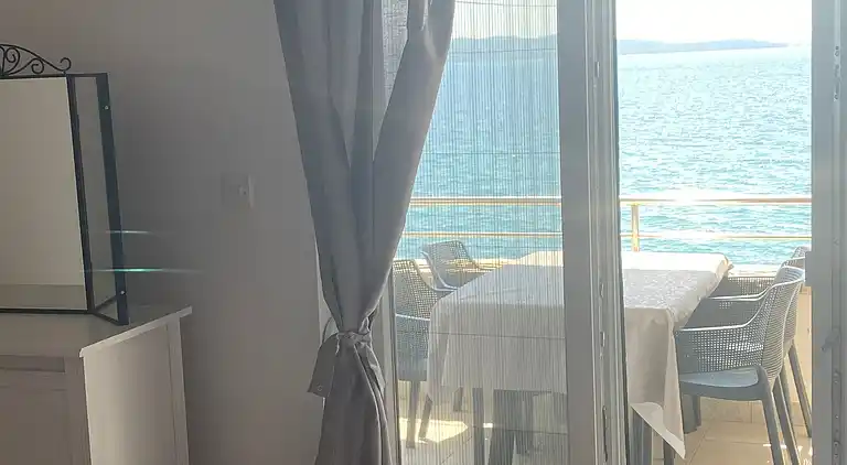 1-Zimmer-Ferienwohnung am Strand Kozino, Zadar (A-5803-c)