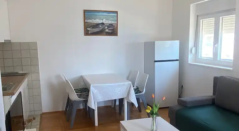 1-Zimmer-Ferienwohnung am Strand Kozino, Zadar (A-5803-c)