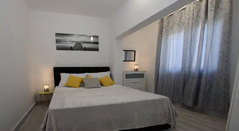 2-Zimmer-Ferienwohnung am Strand Kozino, Zadar (A-5803-d)