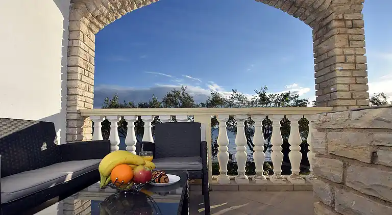 2-Zimmer-Ferienwohnung am Strand Kozino, Zadar (A-5803-d)