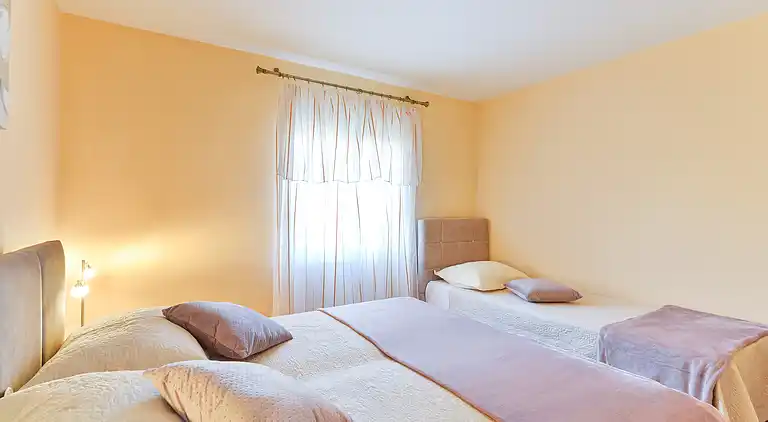 One bedroom apartment with balcony and sea view Bibinje,