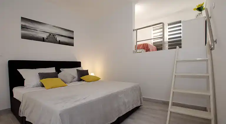 2-Zimmer-Ferienwohnung am Strand Kozino, Zadar (A-5803-d)