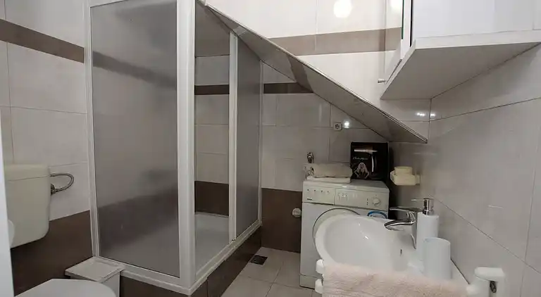 2-Zimmer-Ferienwohnung am Strand Kozino, Zadar (A-5803-d)