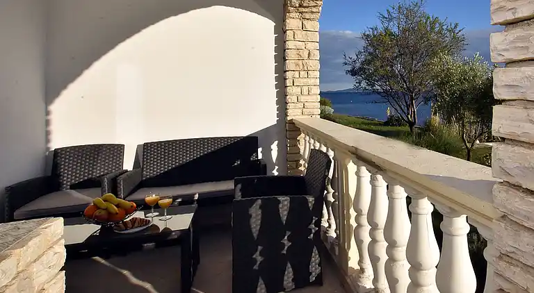 2-Zimmer-Ferienwohnung am Strand Kozino, Zadar (A-5803-d)