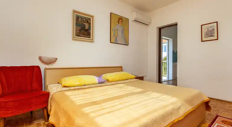 One bedroom apartment near beach Seget Vranjica, Trogir