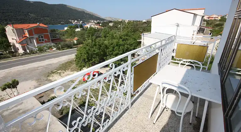 Three bedroom apartment with terrace and sea view