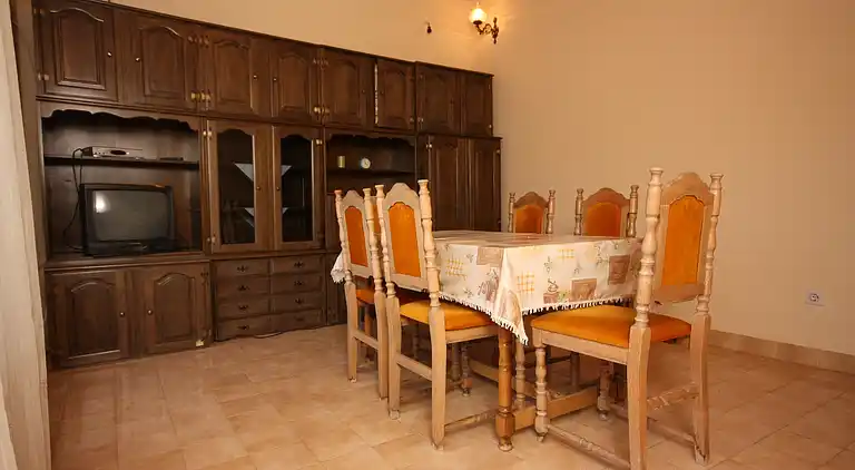 Three bedroom apartment with terrace and sea view