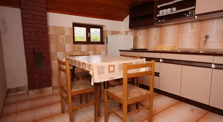 Three bedroom apartment with terrace and sea view