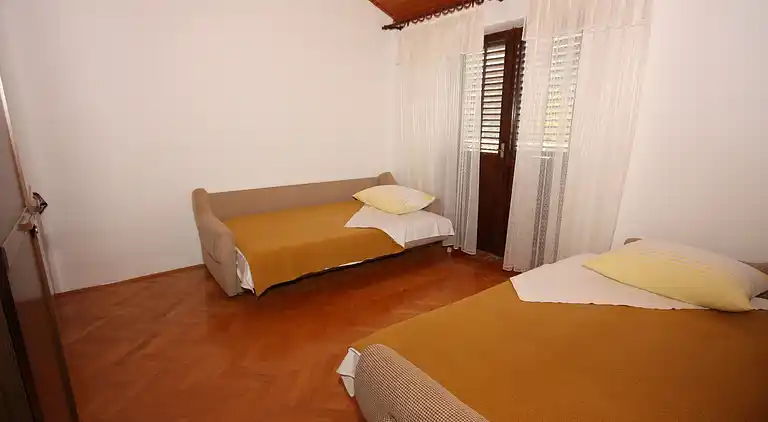 Three bedroom apartment with terrace and sea view