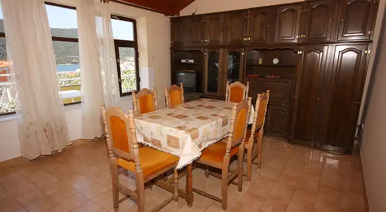 Three bedroom apartment with terrace and sea view